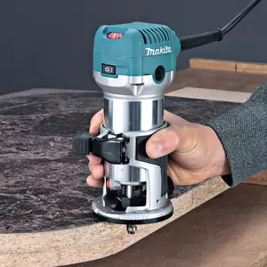 MAKITA KÄSIJYRSIN RT0702CJ - Makita Ylä-, liitos- ja reunajyrsimet - 088381752626 - 2
